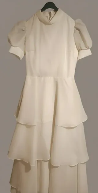 Vestido blanco de fiesta con volantes