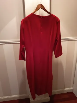 Vestido de ceremonia rojo. Cossy