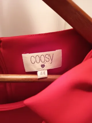 Vestido de ceremonia rojo. Cossy