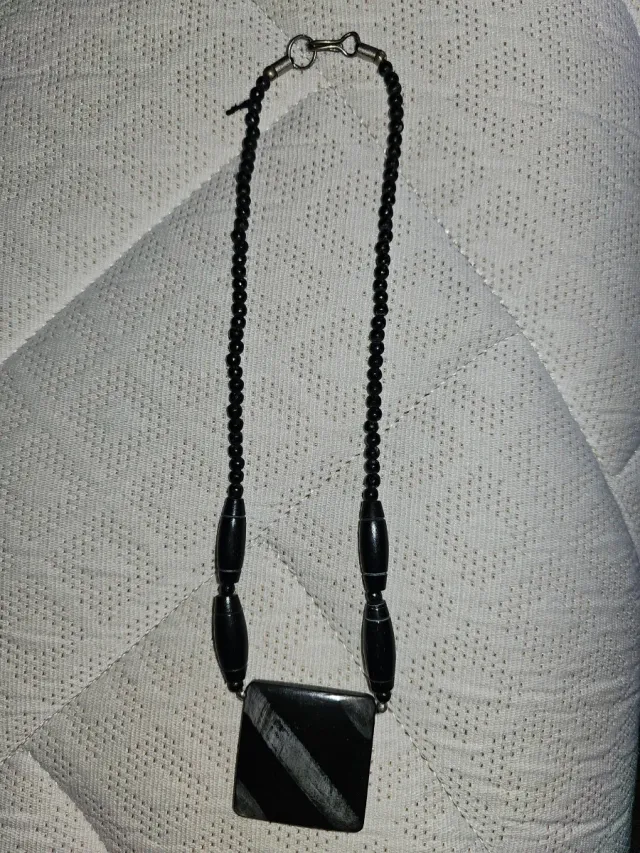 Collar negro