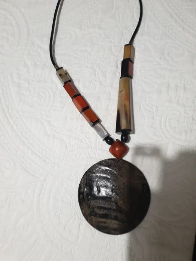 Collar africano con colgante