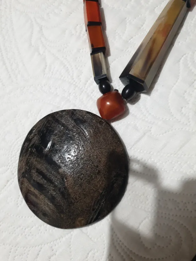 Collar africano con colgante