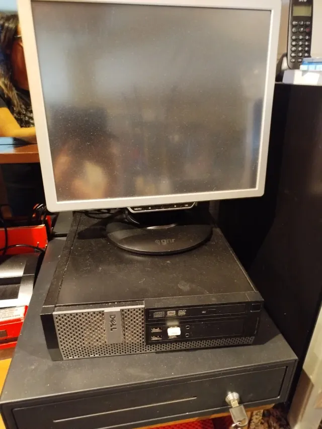 POS touchscreen con cassetto portamonete e stampante