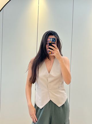 Chaleco traje beige nude