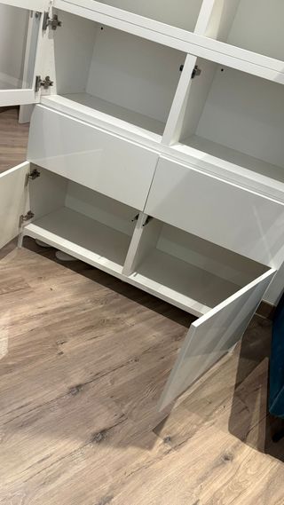 Mueble blanco almacenaje vitrinas