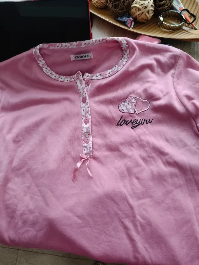 Conjunto floral rosa y blanco