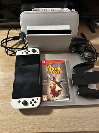Nintendo Switch OLED + Juego It Takes Two