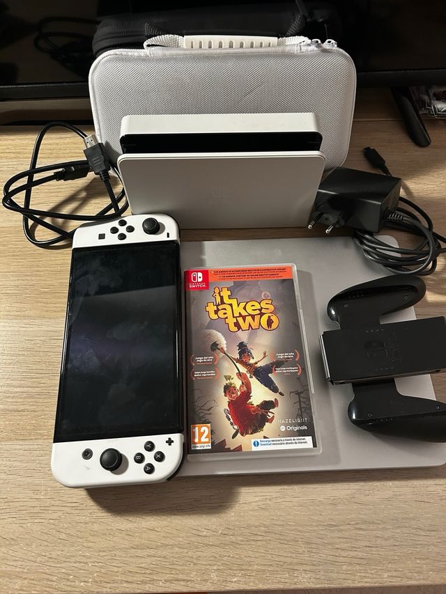 Nintendo Switch OLED + Juego It Takes Two