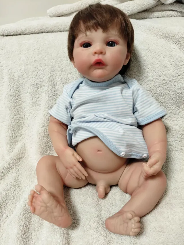 Bambola reborn con ciuccio