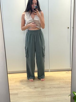 Pantalón cargo Oysho verde Talla M