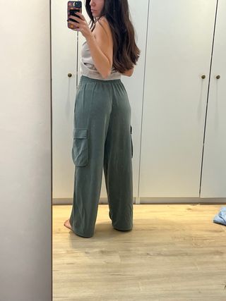 Pantalón cargo Oysho verde Talla M