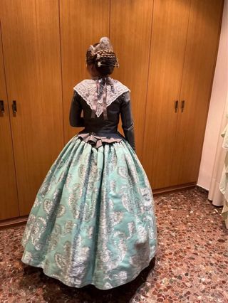 Corpiño Fallera Gris con Encaje Blanco