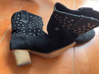 Botas de ante negras con tachuelas