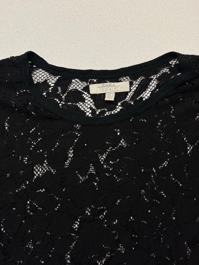 Zara T-shirt nera con pizzo nero donna