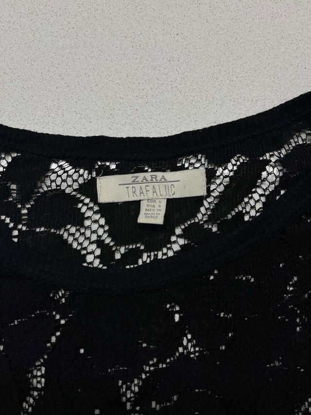 Zara T-shirt nera con pizzo nero donna
