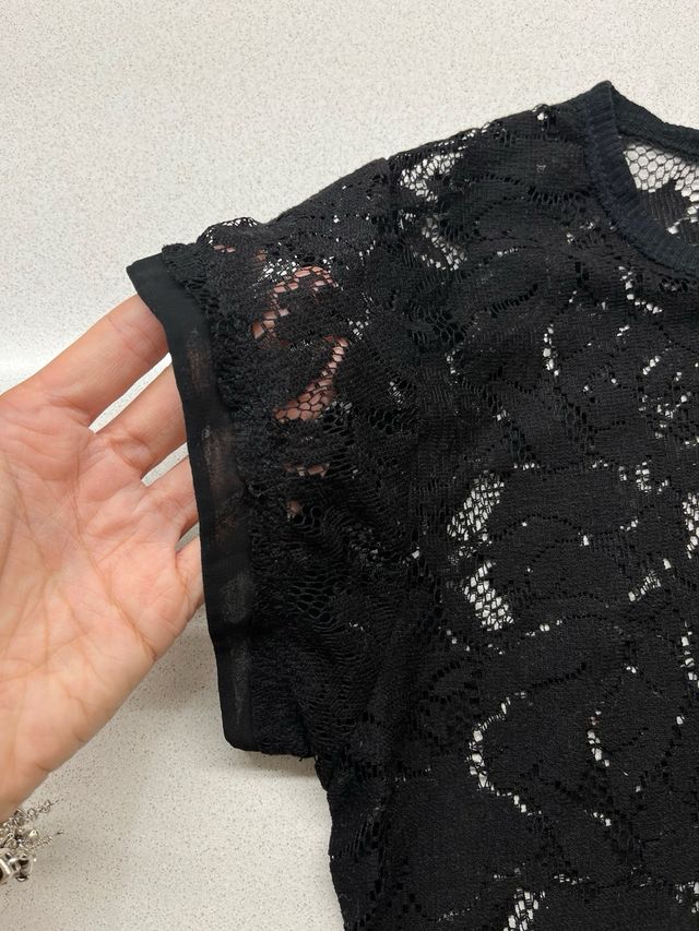 Zara T-shirt nera con pizzo nero donna
