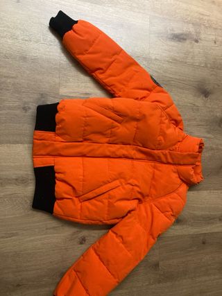 Chaqueta naranja acolchada hombre