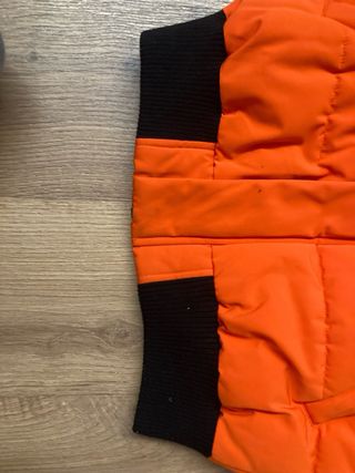 Chaqueta naranja acolchada hombre