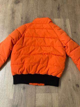 Chaqueta naranja acolchada hombre