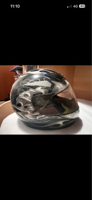 Casco integrale nero fiamme argento