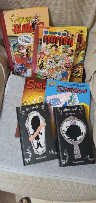 Set di fumetti Super Humor e Simpson e 2 libri