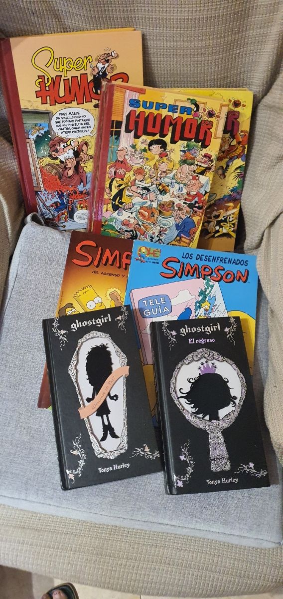 Set di fumetti Super Humor e Simpson e 2 libri
