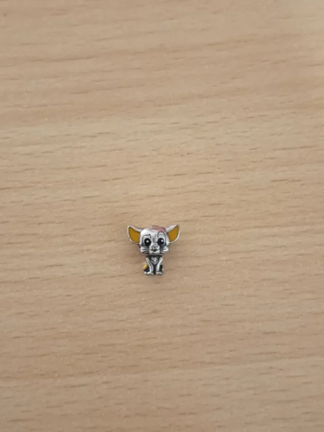 Charm gato plata y amarillo