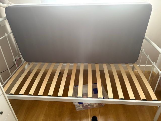 Cama 90 con colchón gris