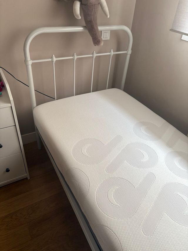 Cama 90 con colchón gris