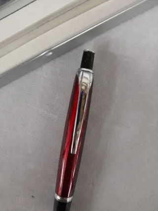 Bolígrafo burdeos y Negro en estuche