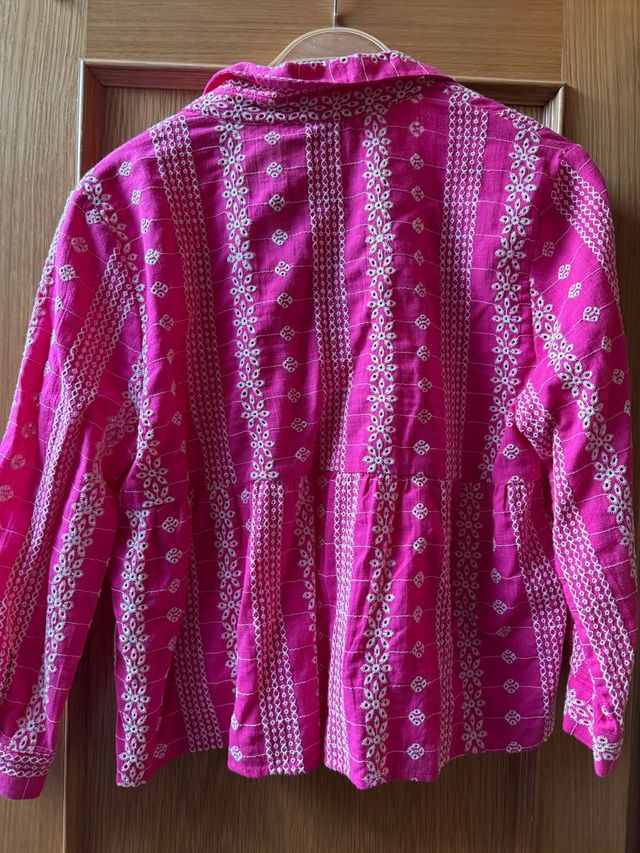 Camisa Zara bordada rosa Talla M