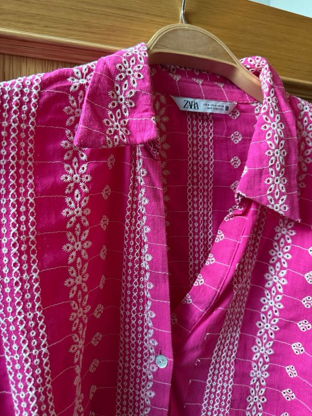 Camisa Zara bordada rosa Talla M