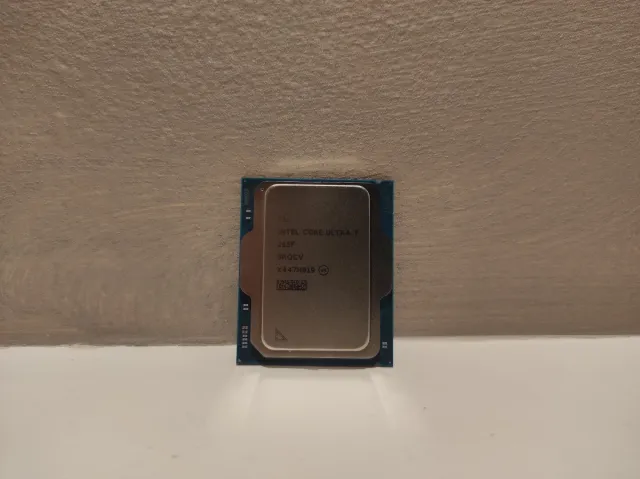 Intel Core ULTRA 7 265F