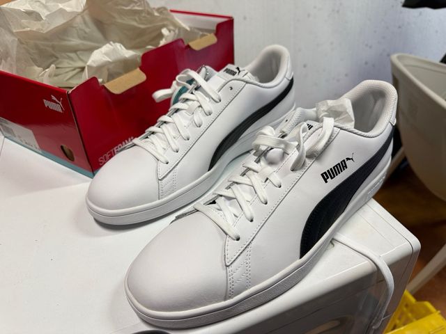 Zapatillas Puma Blancas y Negras