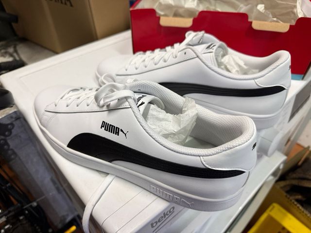 Zapatillas Puma Blancas y Negras