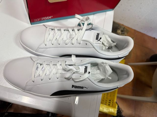 Zapatillas Puma Blancas y Negras
