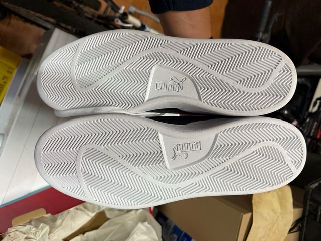 Zapatillas Puma Blancas y Negras