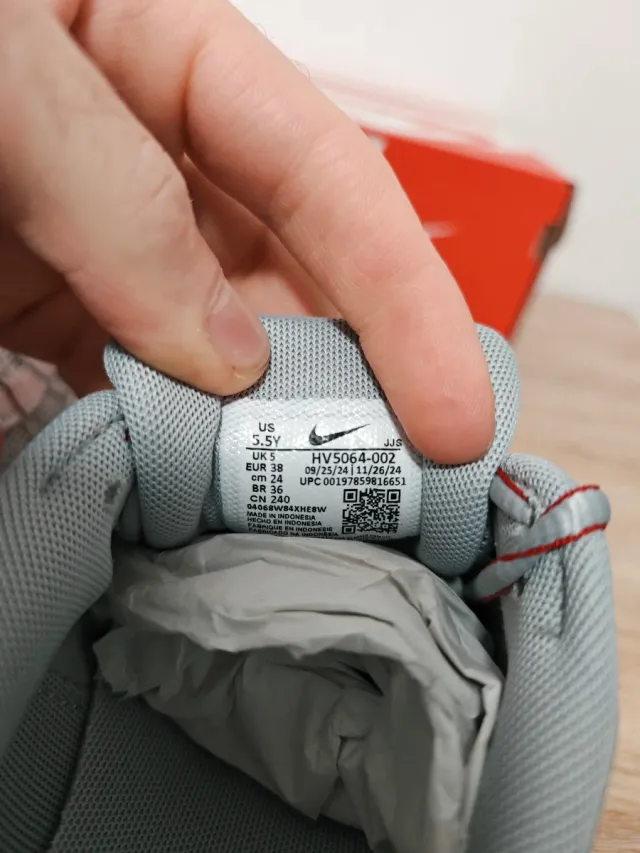 Nike P-6000 Argento Rosso Taglia 38 Nuove