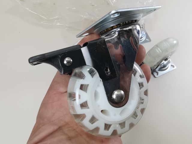 4 Ruedas Giratorias con Freno