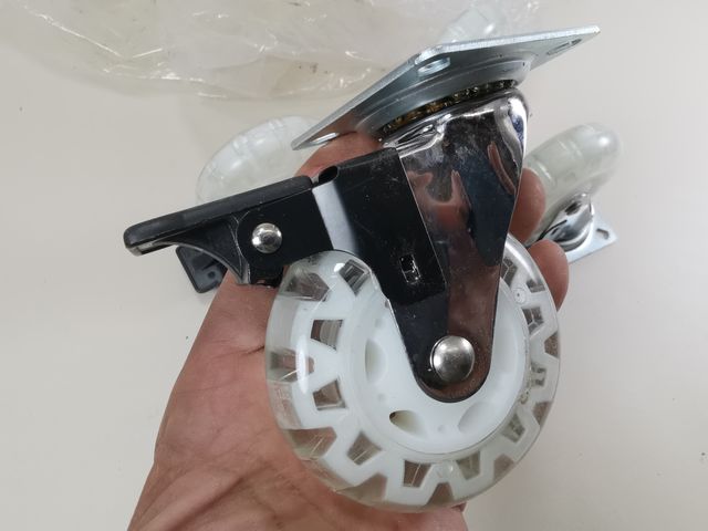 4 Ruedas Giratorias con Freno