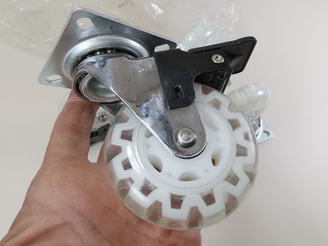 4 Ruedas Giratorias con Freno