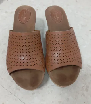 Sandalias cuña Clarks mujer marrón