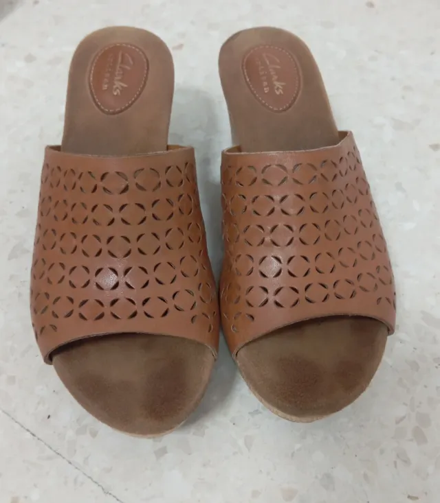 Sandalias cuña Clarks mujer marrón