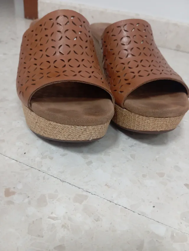 Sandalias cuña Clarks mujer marrón