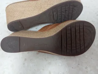 Sandalias cuña Clarks mujer marrón