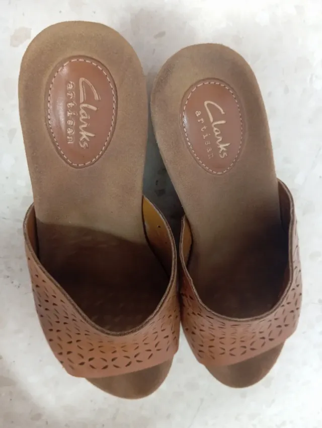 Sandalias cuña Clarks mujer marrón