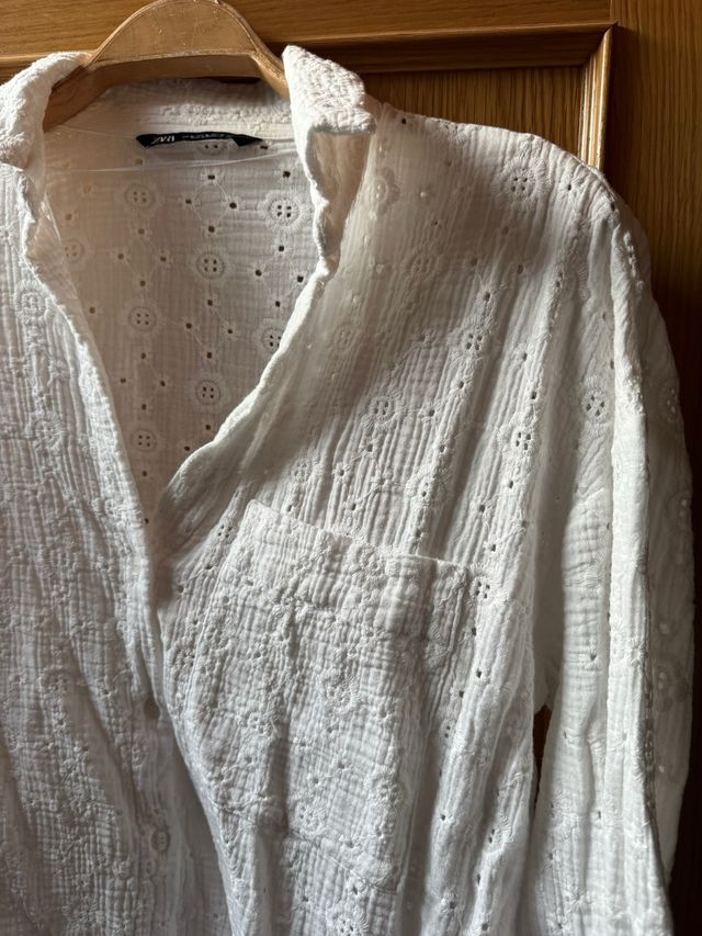 Camisa Zara bordados perforados Talla M
