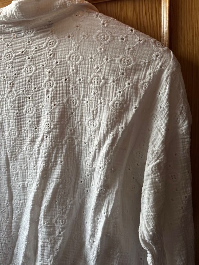 Camisa Zara bordados perforados Talla M