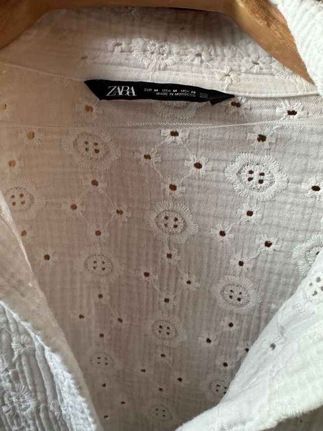 Camisa Zara bordados perforados Talla M