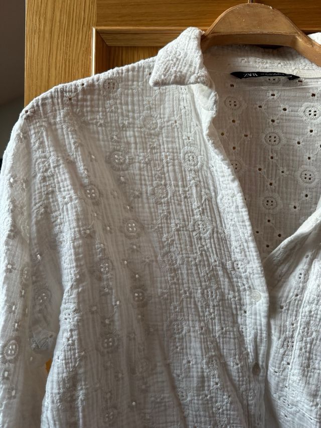 Camisa Zara bordados perforados Talla M